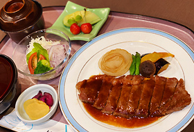 和風ステーキ御膳 2,200円（税込2,420円）